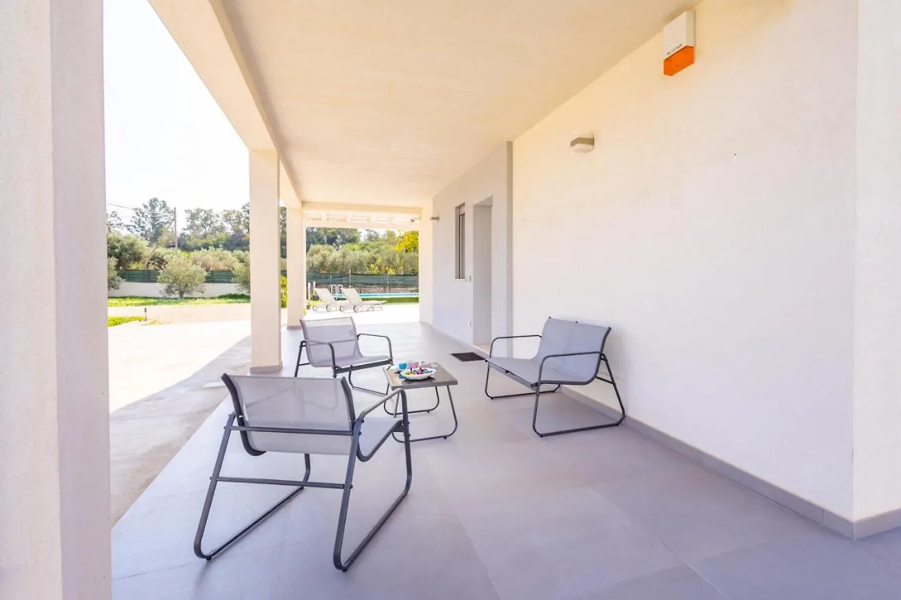 White House Villa Luisa Santa Maria Del Focallo 0*,